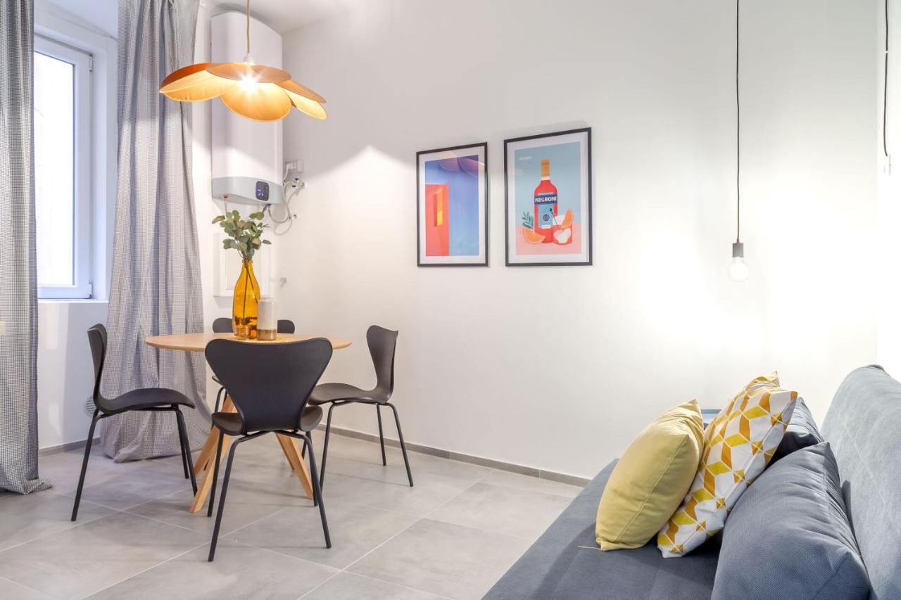 Stylish Loft In The City Center ตรีเอสเต ภายนอก รูปภาพ