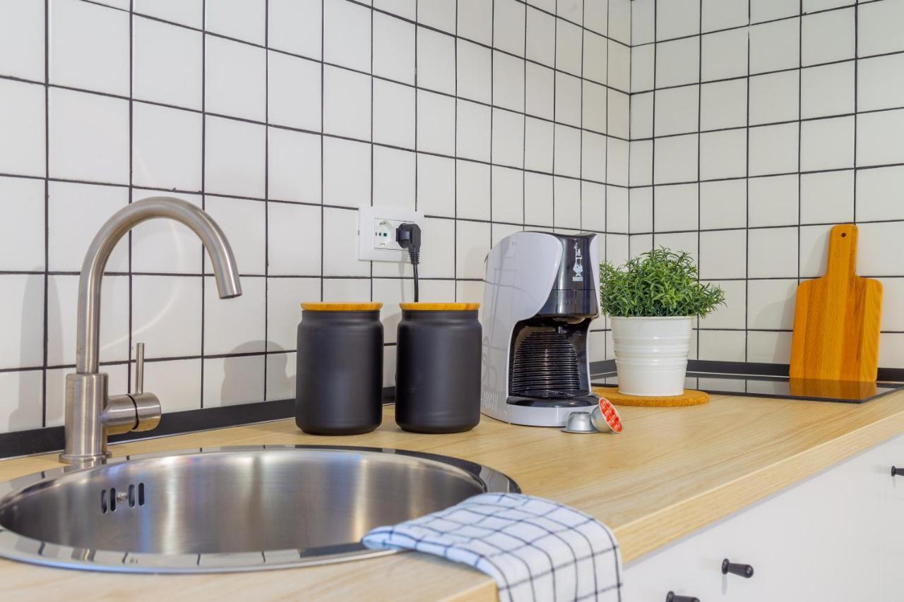Stylish Loft In The City Center ตรีเอสเต ภายนอก รูปภาพ